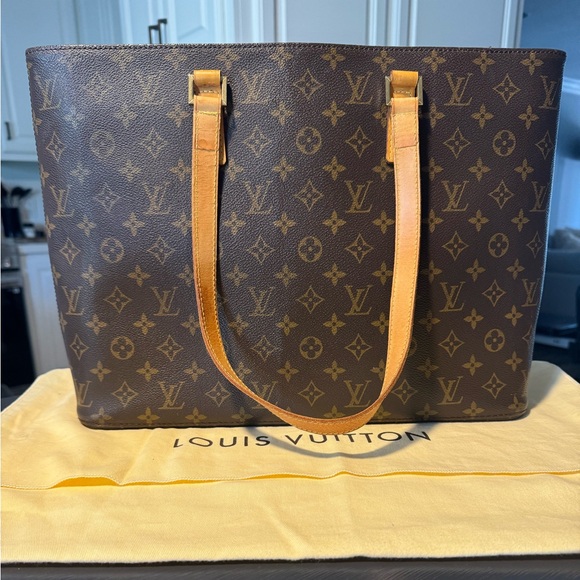 Authentic LV Tote - Picture 3 of 17